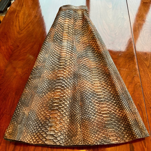 Prada Python A line skirt in size 42 Euro or 6US - Picture 2 of 7